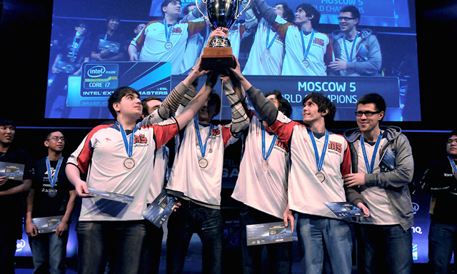 BLG选手正赛返图：ELK笑容清澈，替补Lvmao向队友献策