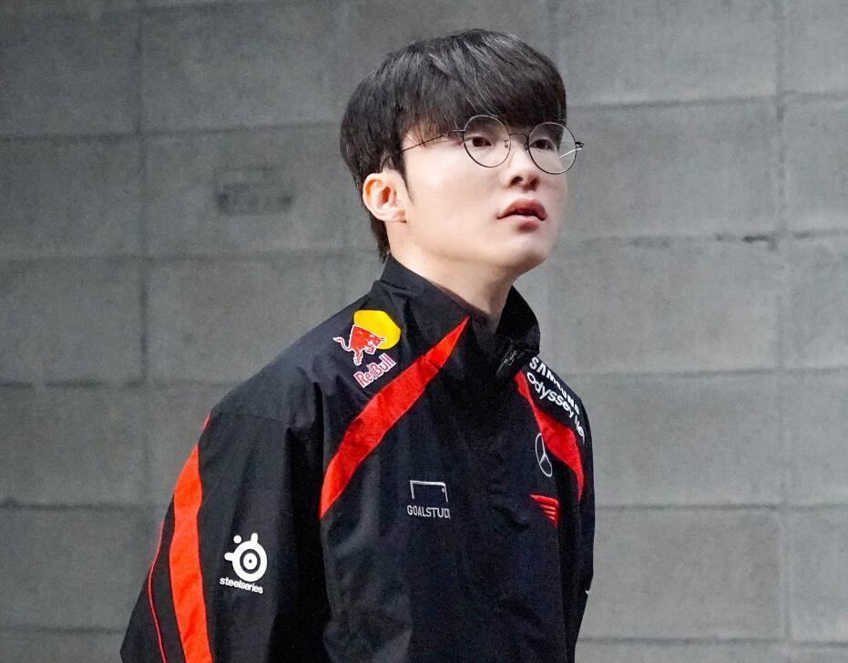 Tian ： 第二局相当混乱。当我们做出决定时，我们认为我们可以赢，但并不顺利。