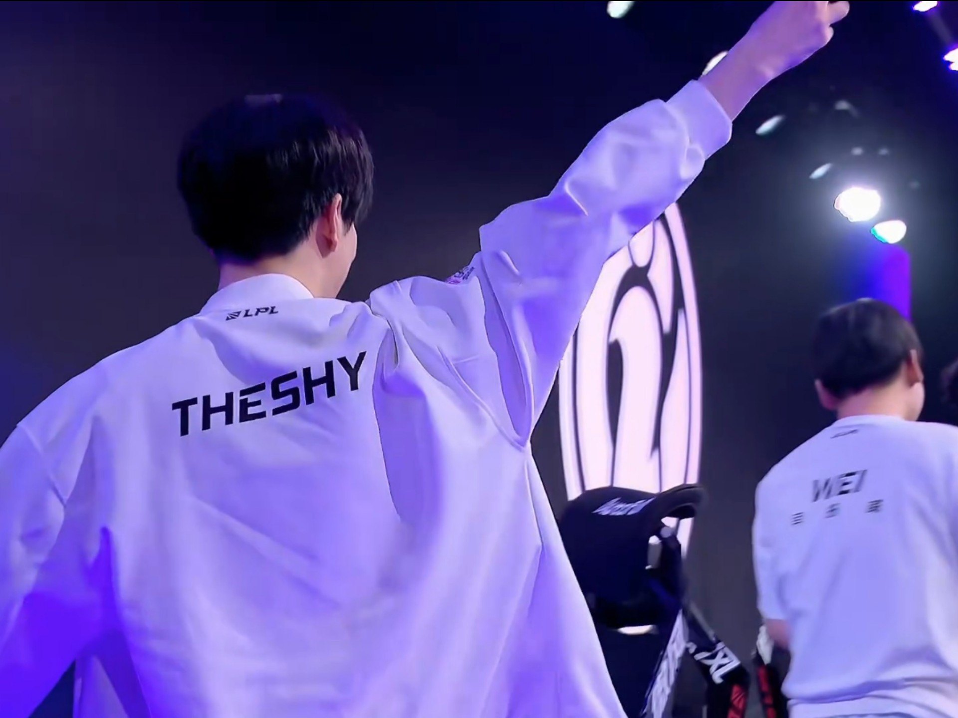 Yuan Shen Yong En的魔影融化了 Care Lele 的Shenniu操作拉动了RNG3-1FPX