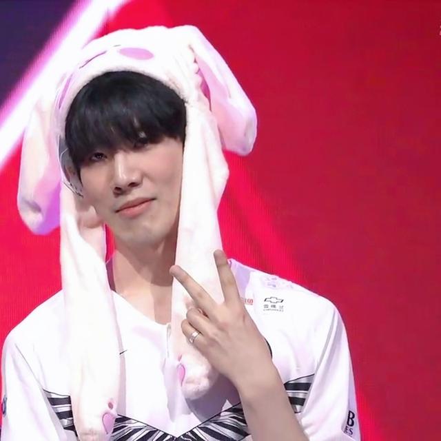 Zeus 对 s1mple 在 CS2 的回归表示怀疑;