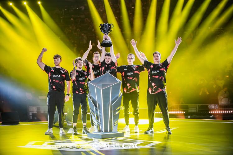 英雄联盟UZI退役，国外LOL圈纷纷祝福